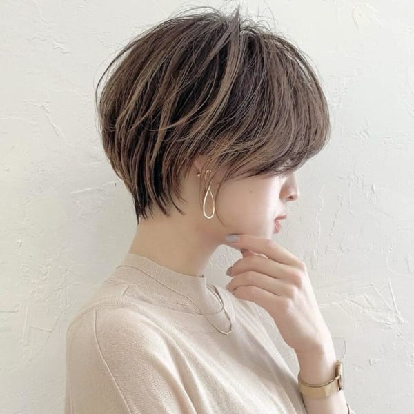 20代30代40代大人可愛い耳掛けひし形くびれ丸みショート
