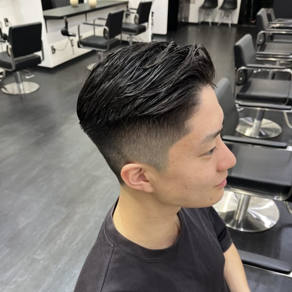 かきあげオールバックリバース毛流れサイドパートフェード