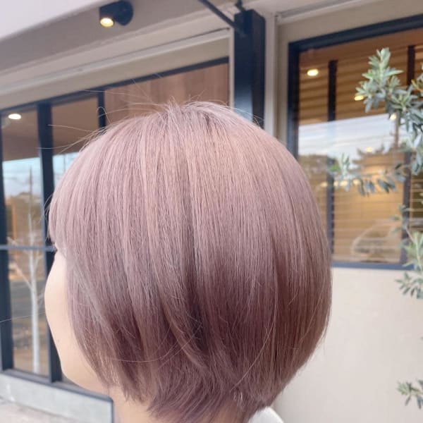 ピンクグレージュ