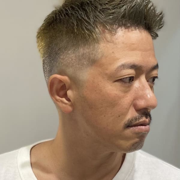 メンズアッシュグリーン　アッシュカラー　スキンフェード