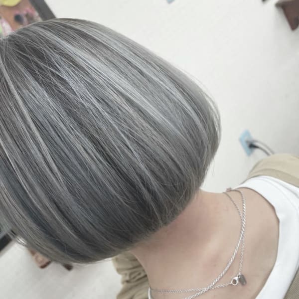 シルバーボブヘアカラー