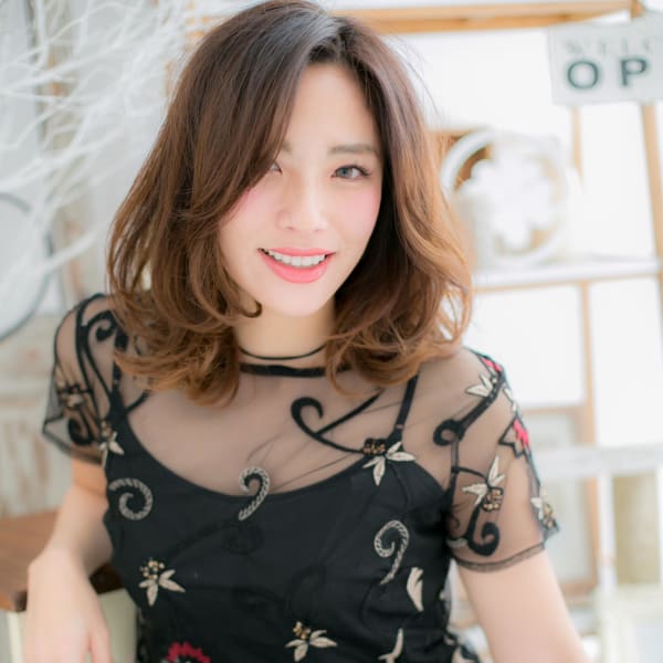 外国人風インナーカラー小顔エアリーミディ 斜めバング