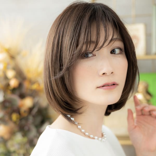 大人ハイライト艶カラーショートマッシュボブ ヘルシースタイル