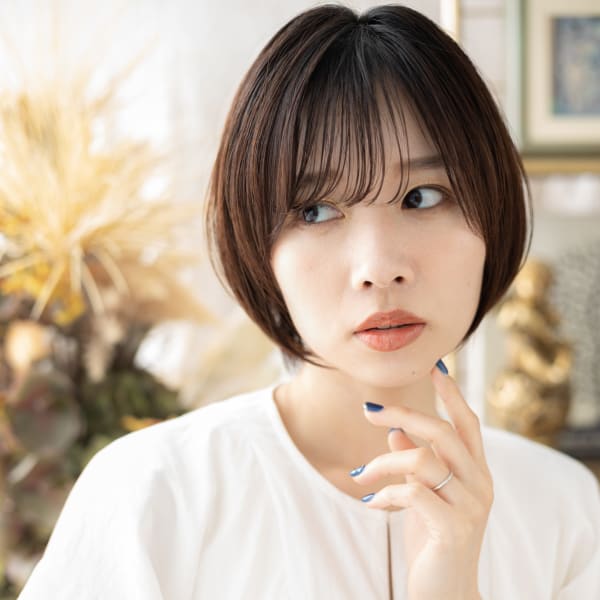 バレイヤージュ前下がり丸みショートマッシュ　ニュアンスカラー