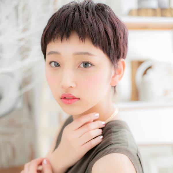 大人かわいい黒髪くすみカラーショートウルフ　アッシュブラック