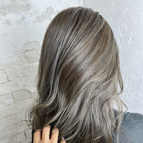 白髪ぼかしハイライトイルミナカラー【池袋・池袋東口・池袋駅】