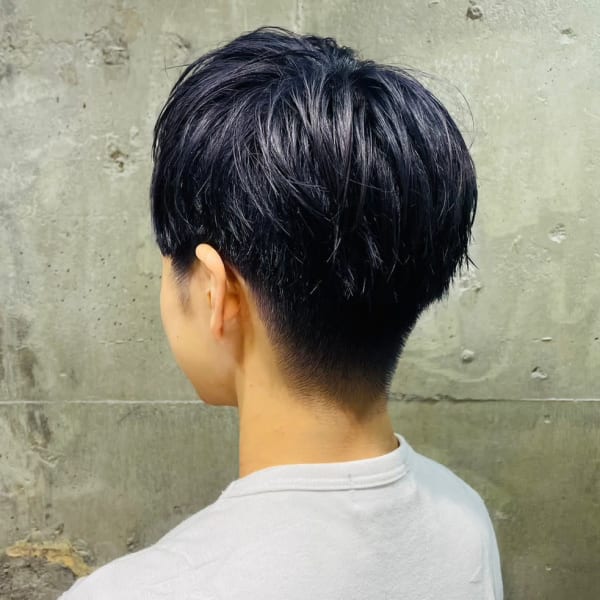 ブリーチ　ネイビー　ツーブロックマッシュ　10代20代