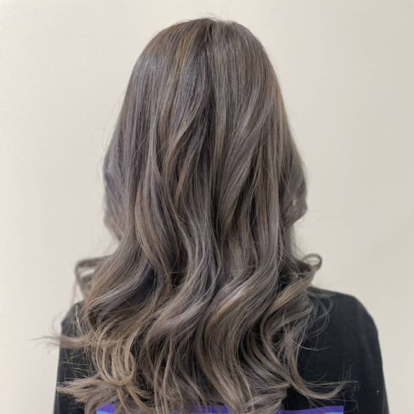 バレイヤージュで今どきぬけ感ヘアー！