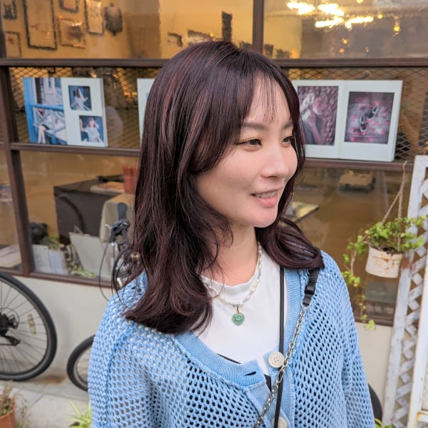 笑顔溢れるレイヤーカット