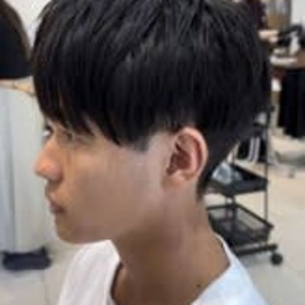 ナチュラル縮毛矯正黒髪ツーブロック刈り上げマッシュ