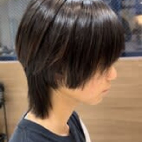 ツーブロック黒髪ナチュラルウルフ