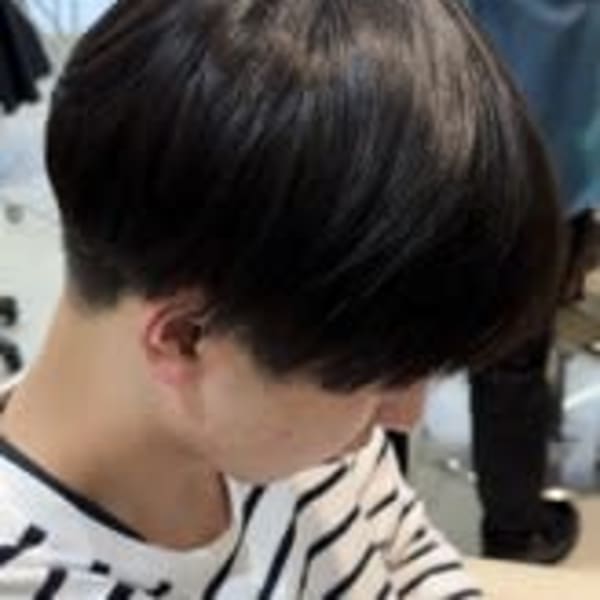 黒髪ツーブロックナチュラルマッシュ