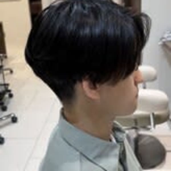 黒髪ナチュラルセンターパート