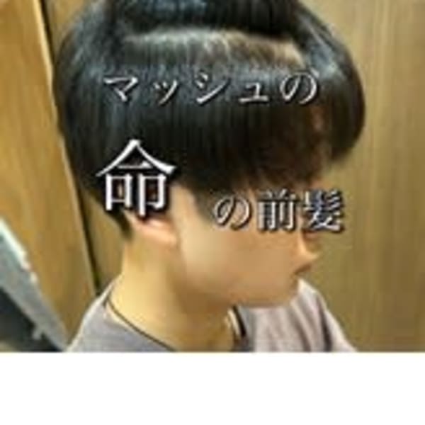 黒髪ツーブロックマッシュ