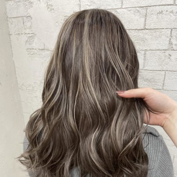 コントラストハイライト/グレージュカラー