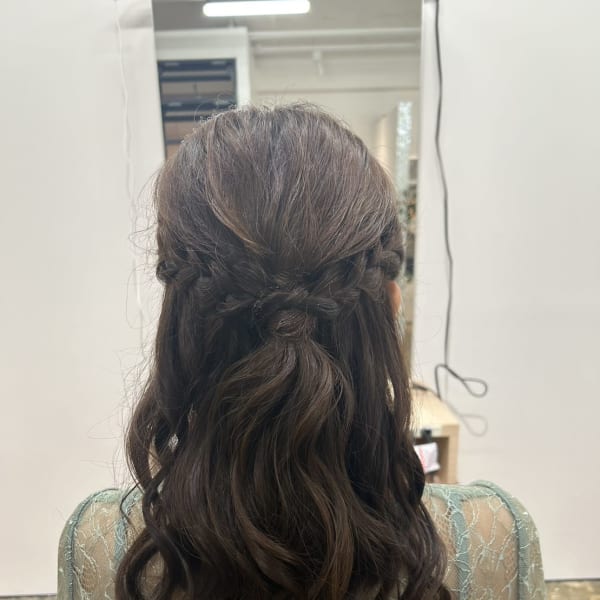 ヘアセット　ハーフアップ