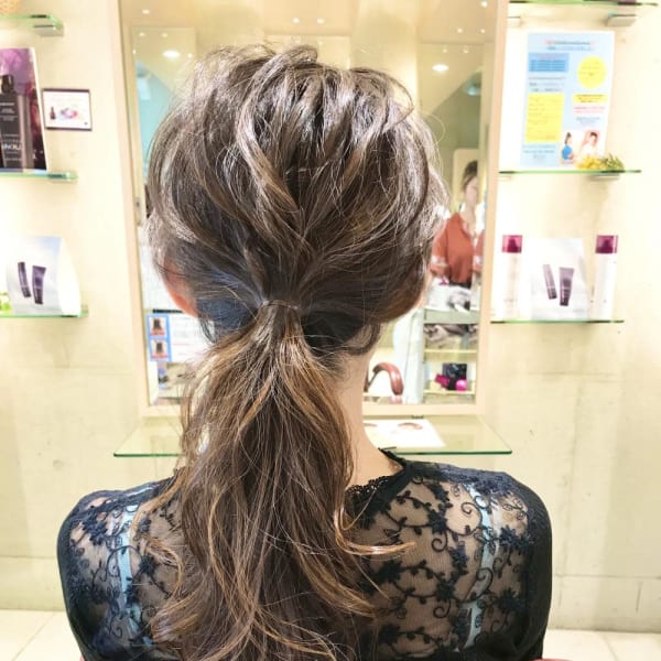 ラフなポニーアレンジ