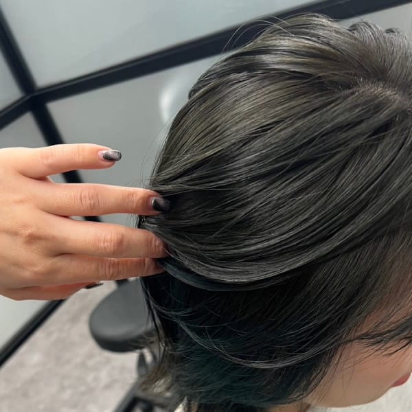 《三軒茶屋 N°aria》赤み消しカラーオリーブ×インナーカ