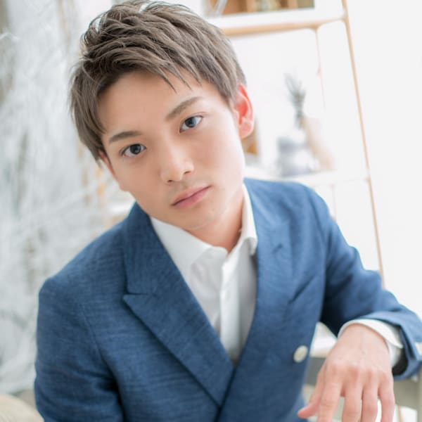 外国人風グレーベージュショートマッシュ アッシュオリーブ