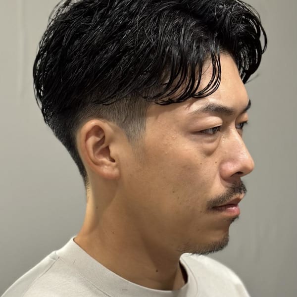 大人メンズ 黒髪パーマ あご髭男子 日本人