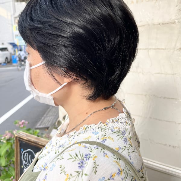 ミセスショートヘアクセを活かしたパーマ風ヘアスタイル梅丘経堂