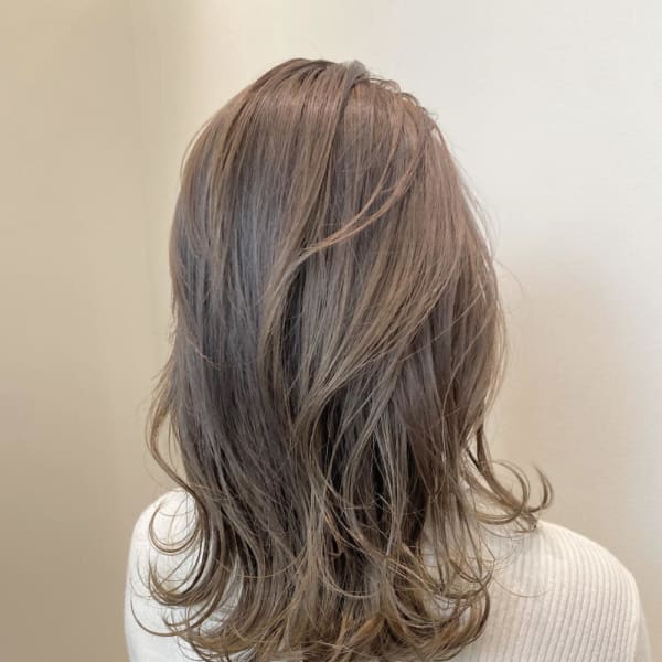 ミルクティーベージュ　ミディアムヘア