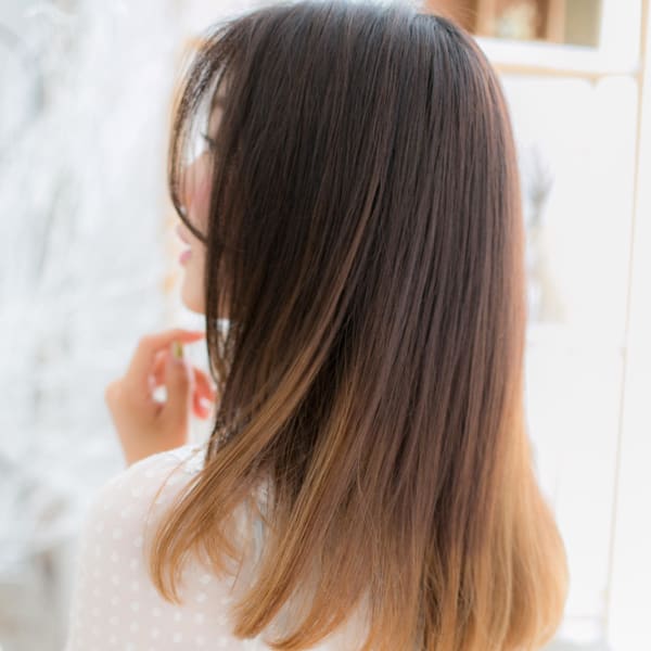 センターパート小顔前下がりエアストレート　アースカラー