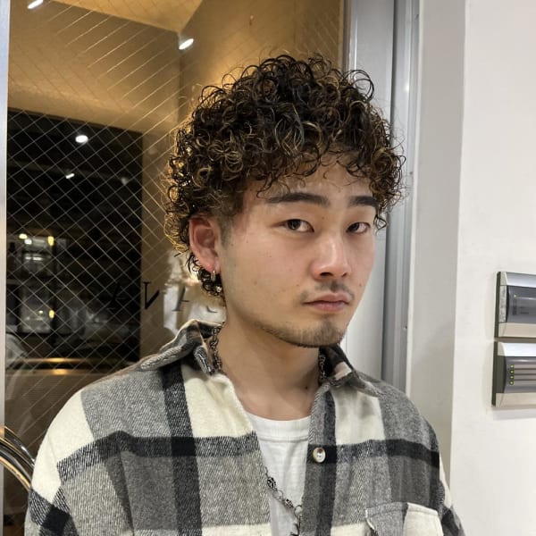 束感ショート 波巻き ハイライト マッシュパーマ