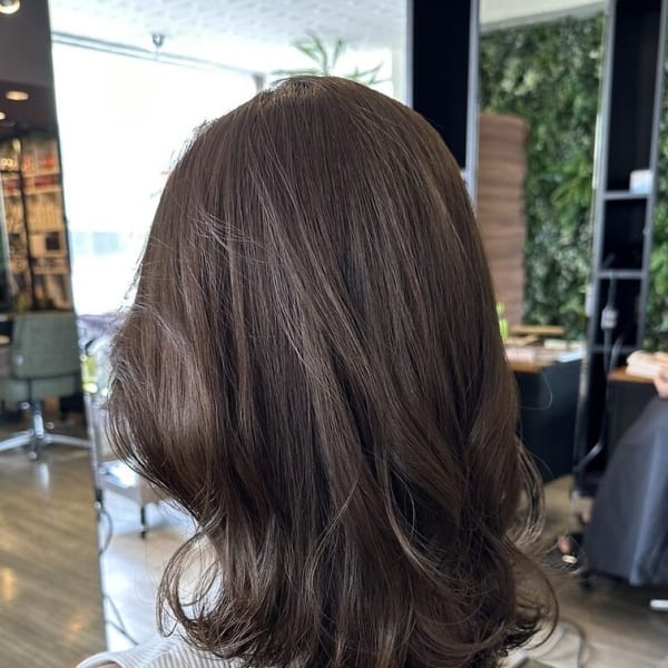 オリーブベージュ