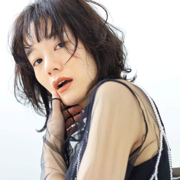 【tetote江坂】黒髪暗髪くびれレイヤーミディアムウルフ