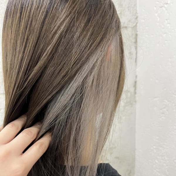 グレージュイヤリングカラー