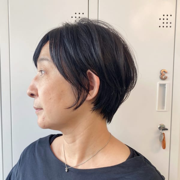横顔がキレイに見える大人ショート