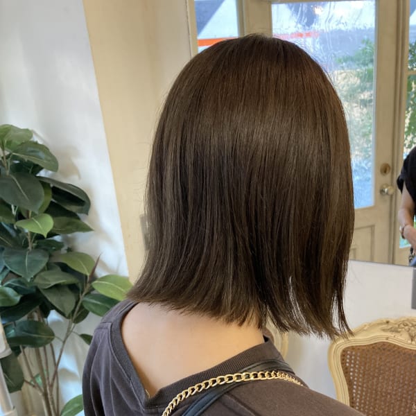 切りっぱなしアゴ下ボブコスメストレートでスタイリング簡単