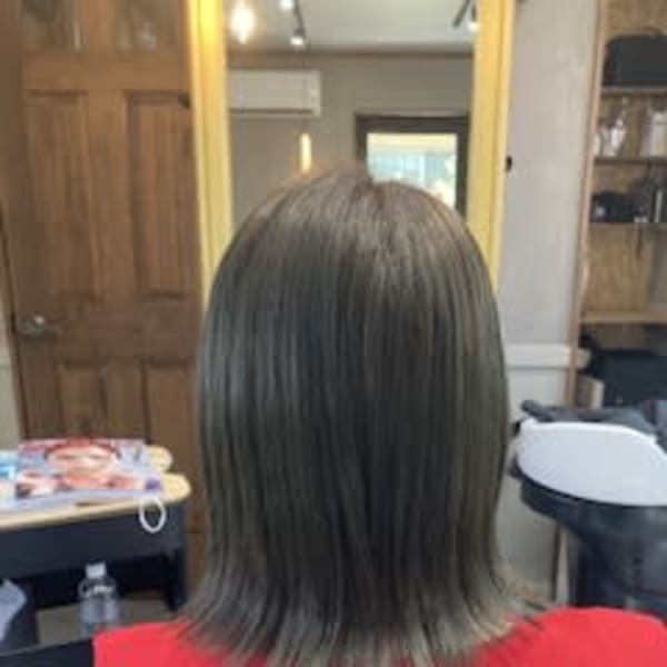切りっぱなしボブ×オリーブベージュ×美髪矯正
