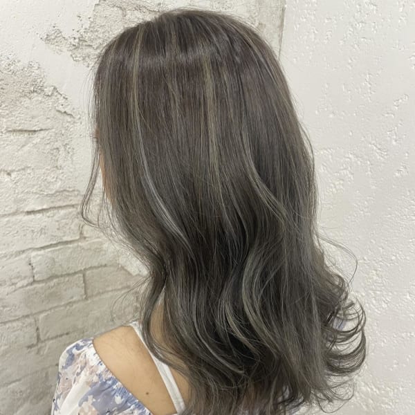 コントラストハイライトグレージュくすみカラー【池袋・池袋東口|prize Iris 池袋【プライズ アイリス】池袋駅東口店