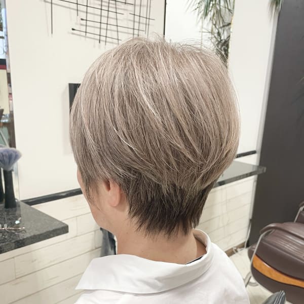 白髪あるから出来る透明感カラー/大人ヘアカラー/ショートヘア|Nouvelle Vallee