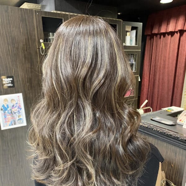 20代30代白髪ぼかしもできるハイライトカラー【錦糸町北口】