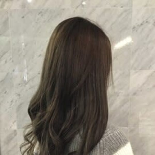 アッシュグレージュ