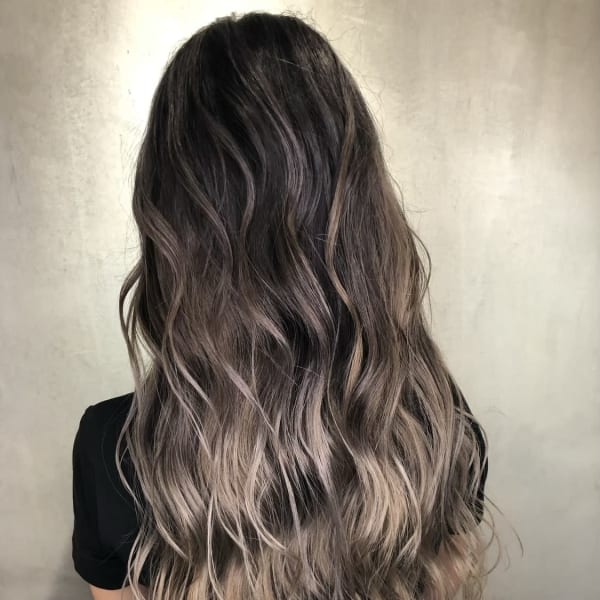 グラデーションカラー　グレージュ