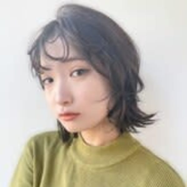 レイヤーで動きのあるミディアムヘア!|LaBless梅田茶屋町《髪質改善/ヘッドスパ/メンズ歓迎》