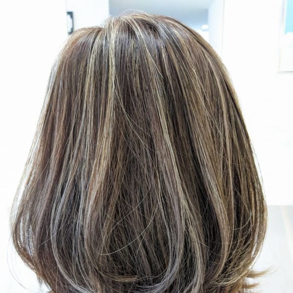 白髪ぼかしハイライト　ポイントハイライト　ミディアム