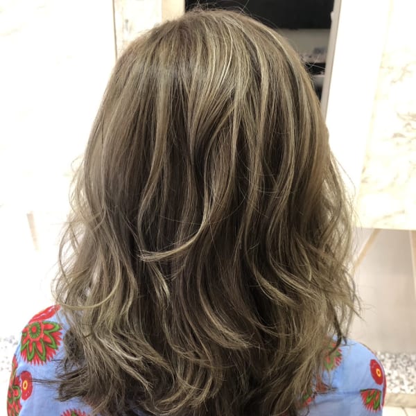 白髪ぼかしハイライト 明るい白髪染め