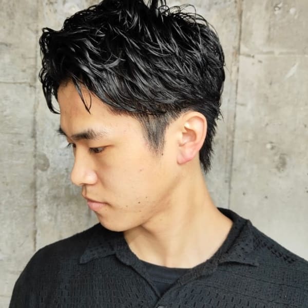 メンズニュアンスパーマ　ビジネスマン　アップバング