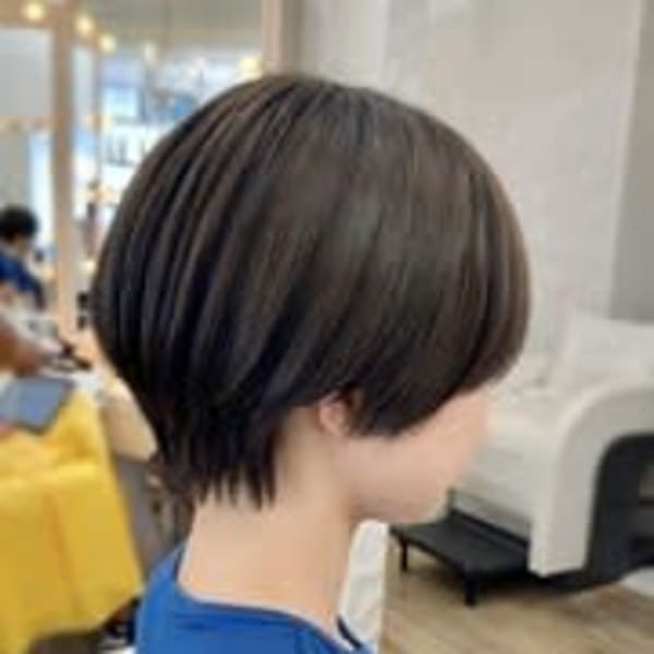 オリーブグレージュの小顔マッシュショート☆