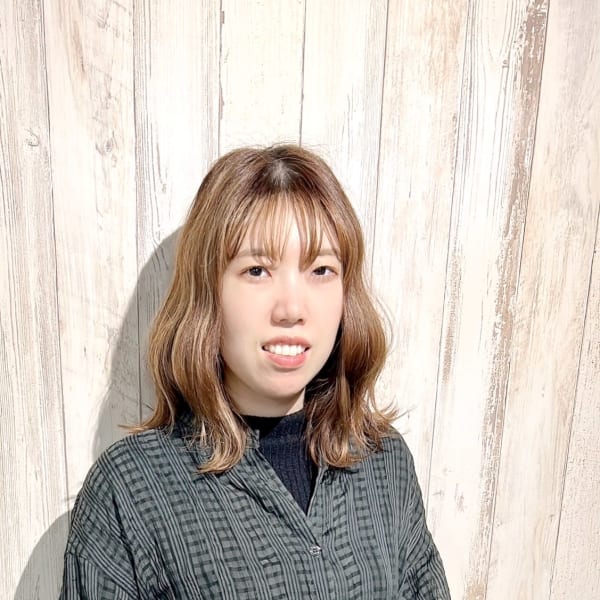 feel by feel hair【フィール バイ フィール ヘアー】のスタッフ紹介。小川 茜