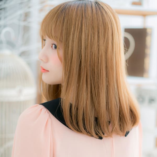 3Dカラー斜めバングナチュラル透け感ミディ ハイトーンカラー