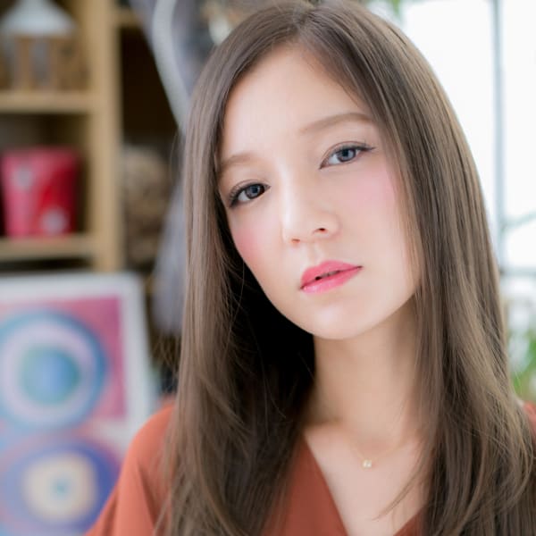 大人可愛い透け感ツヤ髪小顔アッシュベージュ　レイヤーロング