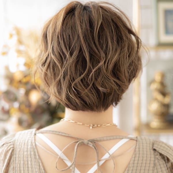 大人かっこいい外国人風小顔くびれショート マッシュパーマ