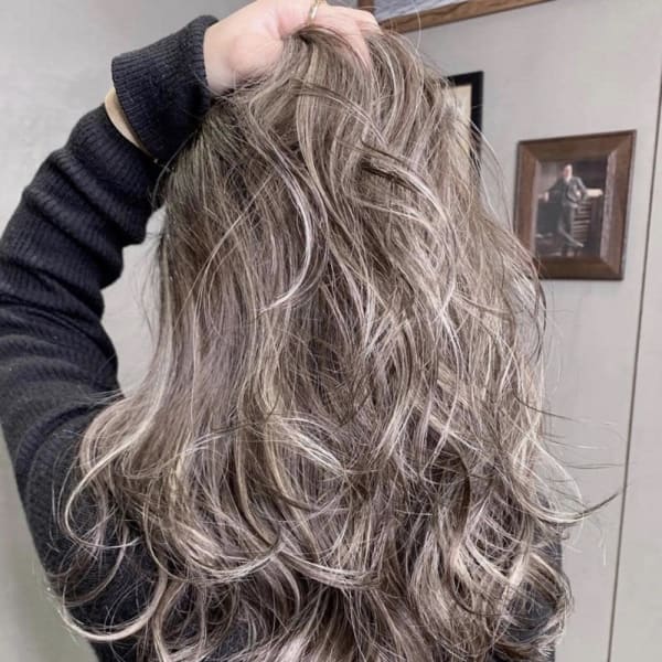 斜めバンググレージュカラー デザインカラー シルキーベージュ