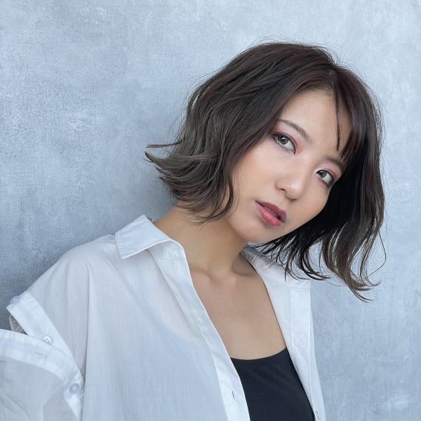 モテ髪　アッシュグレー　セミディ　ゆる巻き　愛され外ハネ　